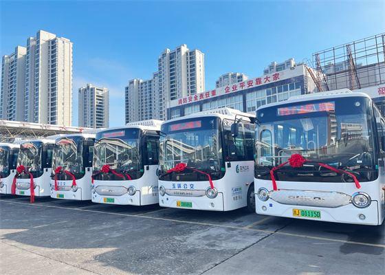 新年将至，玉汽集团25辆新能源公交车整装待发，迎新年